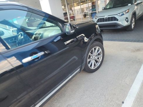 Used 2016 Ford Explorer Limited image 12