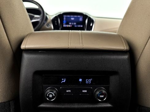 Used 2023 Chevrolet Traverse LT w/ LPO, Cargo Package AWD/4WD image 29