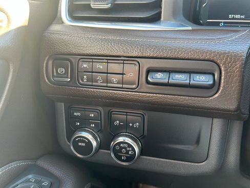 Used 2022 GMC Yukon XL Denali image 16