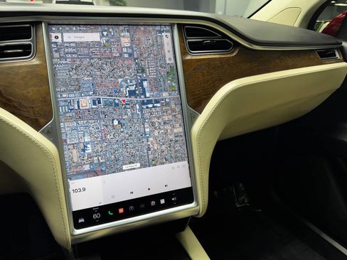 Used 2017 Tesla Model X 75D image 23