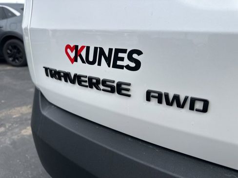 Used 2023 Chevrolet Traverse RS image 14