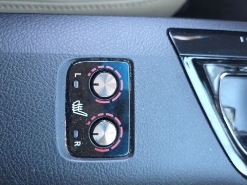 Used 2013 Toyota Avalon XLE image 19