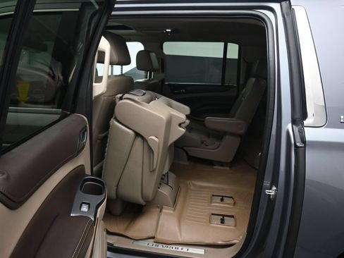 Used 2020 Chevrolet Suburban LT AWD/4WD image 38