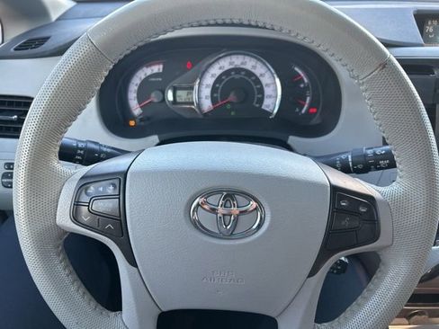 Used 2011 Toyota Sienna SE w/ Preferred Pkg image 10