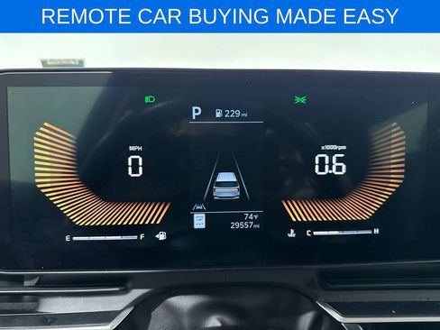 Used 2025 Kia Carnival FWD image 8