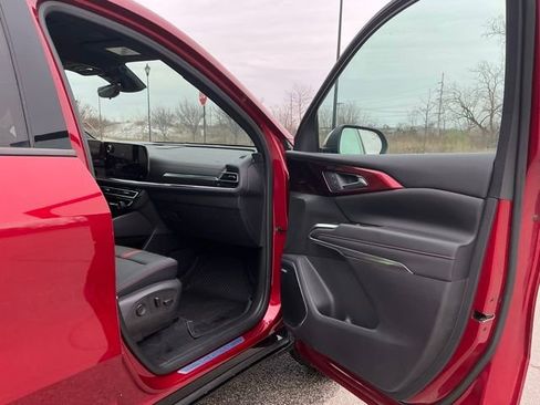 Used 2024 Chevrolet Traverse RS w/ LPO, Floor Liner Package image 17