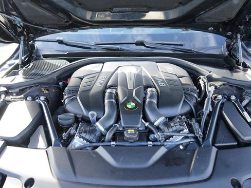 Used 2018 BMW 750i RWD image 8
