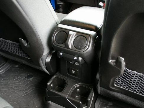 Used 2024 Jeep Wrangler Unlimited Rubicon w/ Safety Group image 33