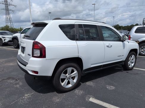 Used 2016 Jeep Compass Latitude AWD/4WD image 5