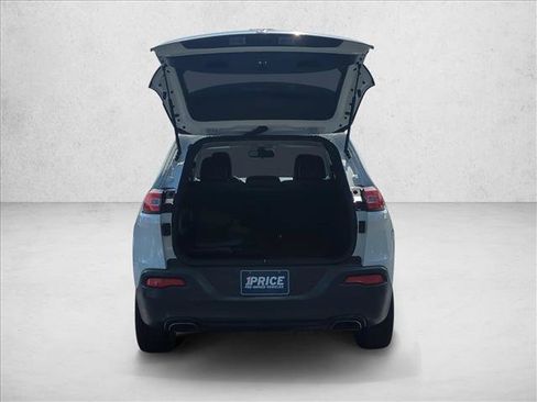 Used 2018 Jeep Cherokee Latitude Plus image 6