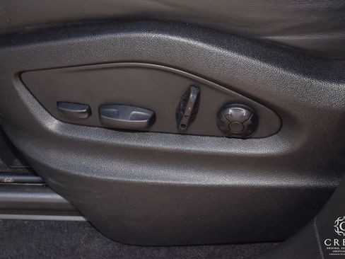 Used 2023 Porsche Cayenne image 25