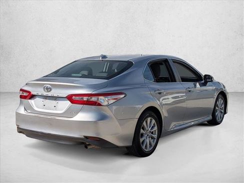 Used 2019 Toyota Camry LE image 5
