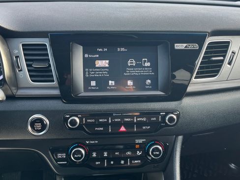 Used 2017 Kia Niro LX image 16