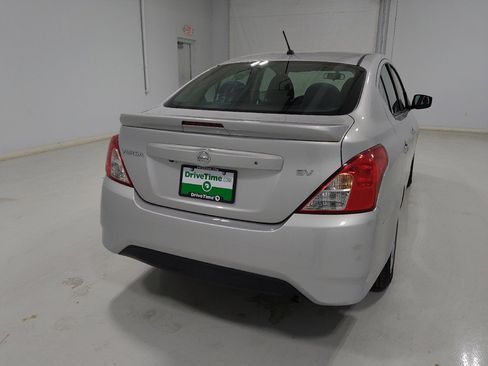 Used 2019 Nissan Versa SV FWD image 7