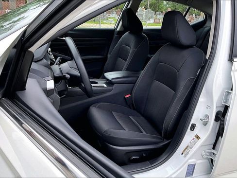 Used 2025 Nissan Altima 2.5 SV FWD image 23