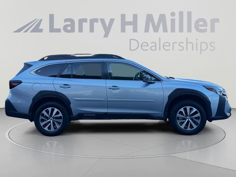 Used 2023 Subaru Outback Premium AWD/4WD image 6