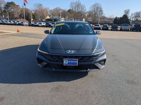Used 2025 Hyundai Elantra SEL image 9