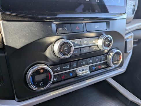 Used 2024 Ford Expedition Limited image 11