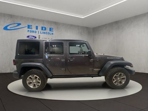 Used 2017 Jeep Wrangler Unlimited Rubicon w/ Connectivity Group AWD/4WD image 7