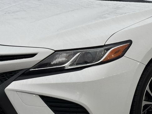 Used 2018 Toyota Camry SE w/ Convenience Package image 6