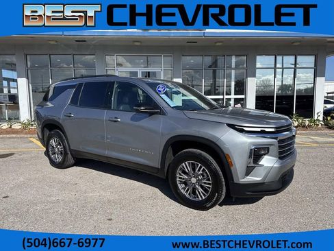 Certified 2025 Chevrolet Traverse LT image 1