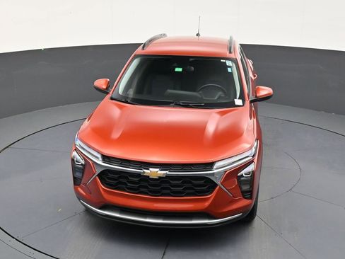 Used 2024 Chevrolet Trax LT w/ Driver Confidence Package FWD image 19