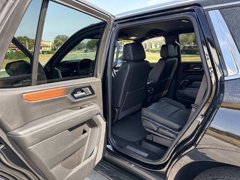 Used 2025 GMC Yukon Denali image 13