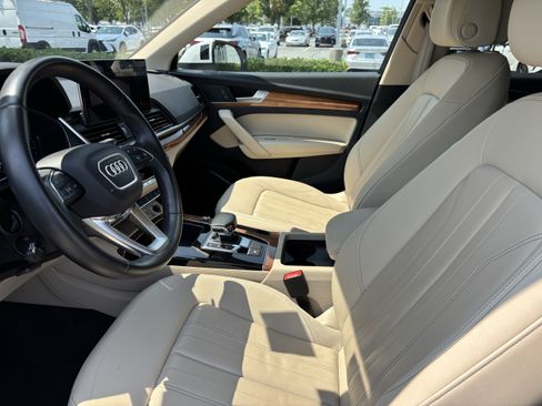 Used 2023 Audi Q5 2.0T Premium w/ Convenience Package AWD/4WD image 16