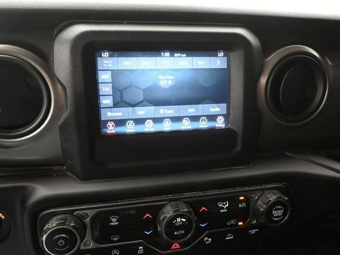 Used 2021 Jeep Gladiator Sport AWD/4WD image 9