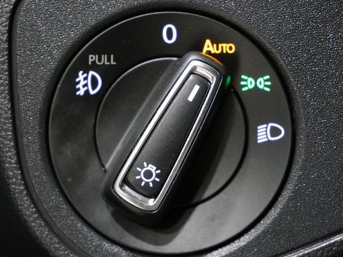 Used 2019 Volkswagen Atlas SE w/ Towing Package image 13