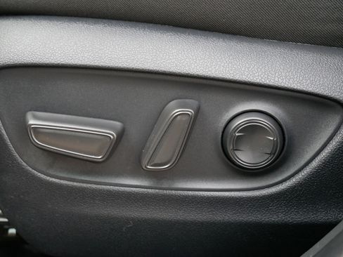 Used 2025 Toyota RAV4 XLE image 19