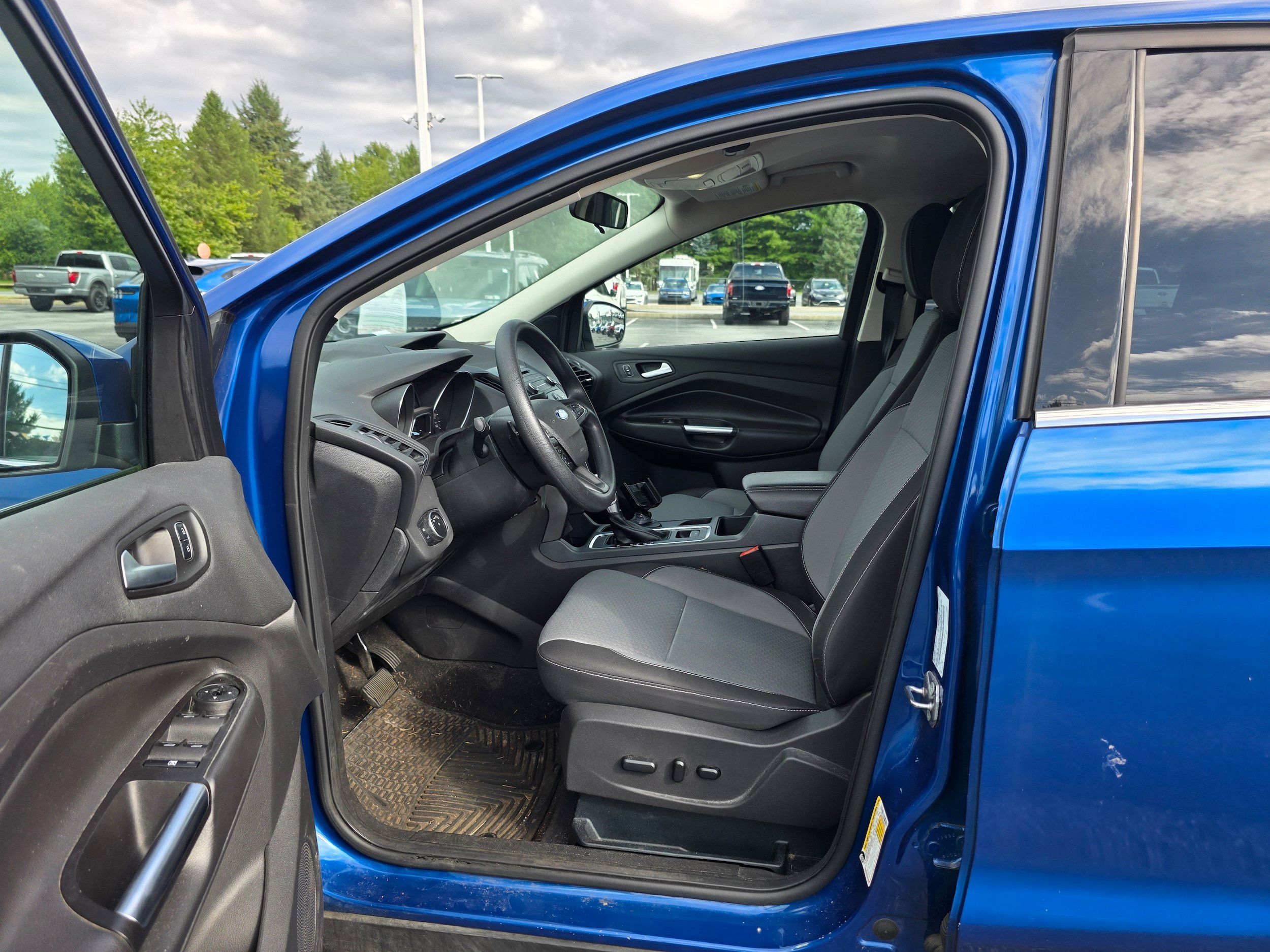 Used 2017 Ford Escape SE AWD/4WD image 19