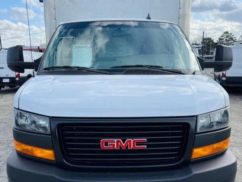 Used 2022 GMC Savana 3500 Extended w/ Power Convenience Package RWD image 2