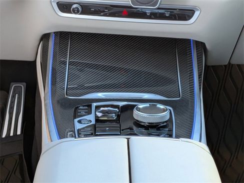 Used 2025 BMW X7 M60i w/ Executive Package image 22