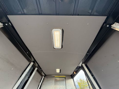 Used 2018 Mercedes-Benz Sprinter 2500 image 23