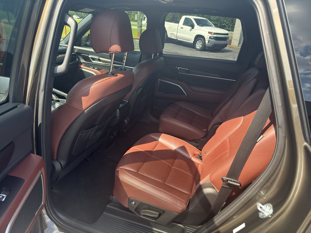 Used 2024 Kia Telluride EX w/ EX Captain's Chair Package FWD image 11