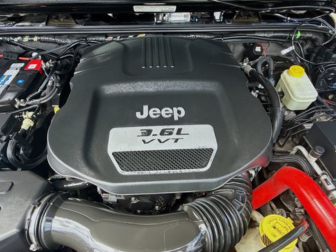 Used 2013 Jeep Wrangler Sport AWD/4WD image 29