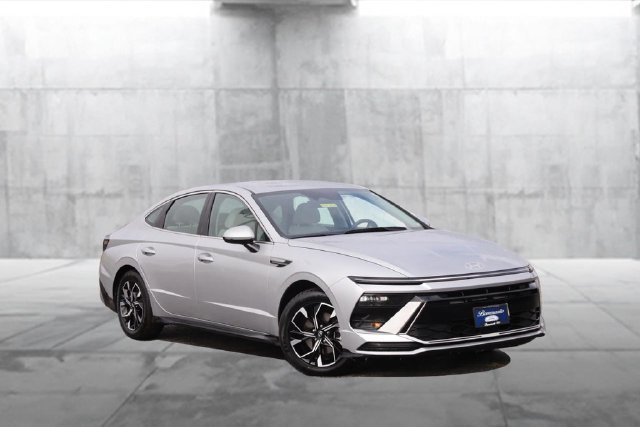 Used 2025 Hyundai Sonata SEL FWD image 2