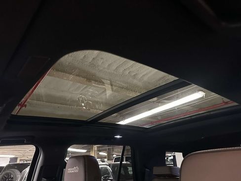 Certified 2025 Chevrolet Tahoe High Country AWD/4WD image 25