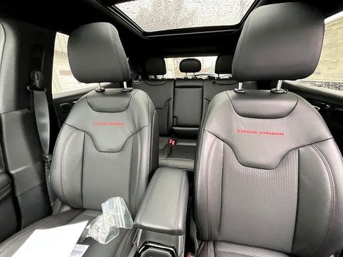 New 2026 Jeep Compass Trailhawk w/ Sun, Sound & Navigation Group image 33