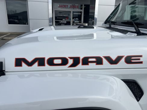 Used 2024 Jeep Gladiator Mojave image 7