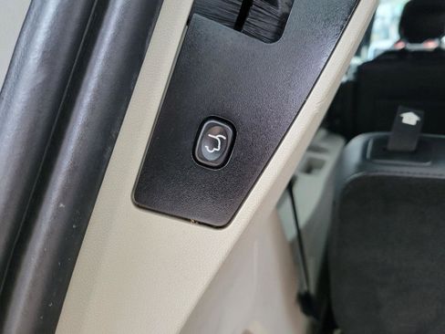 Used 2017 Dodge Grand Caravan SXT image 25