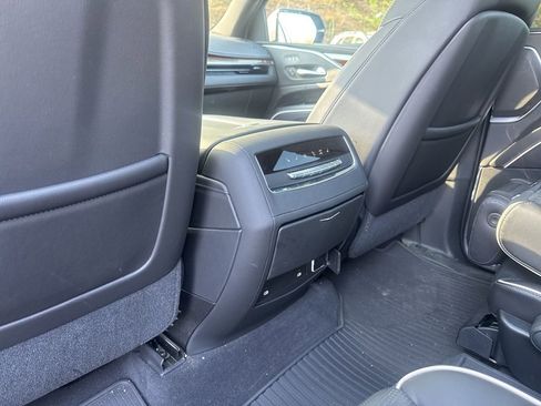 Used 2021 Cadillac Escalade Premium Luxury image 16