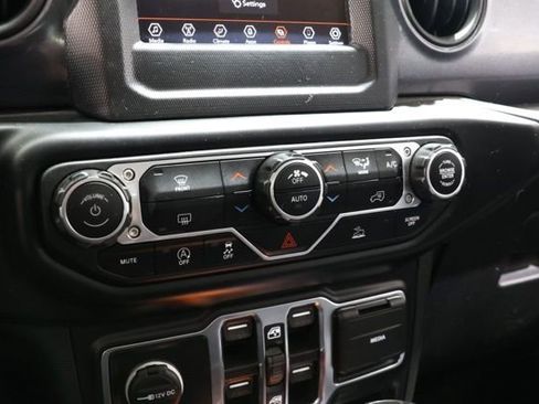 Used 2022 Jeep Wrangler Unlimited Sport AWD/4WD image 27