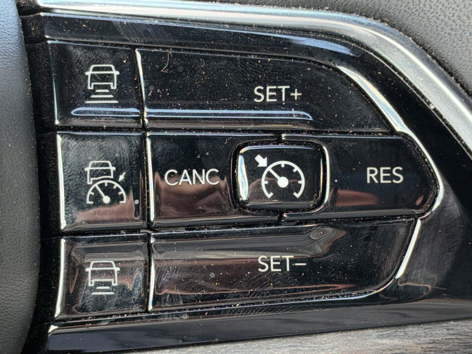 Used 2022 Jeep Grand Cherokee Overland AWD/4WD image 29