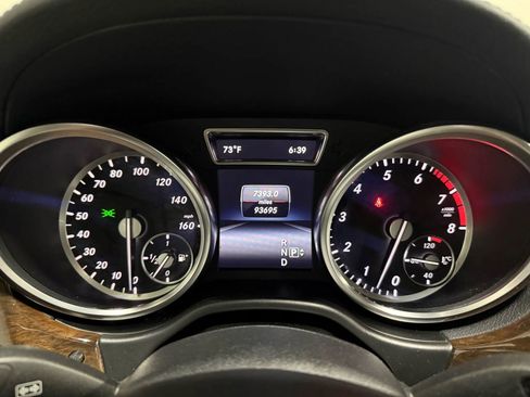 Used 2014 Mercedes-Benz GL 450 4MATIC image 27