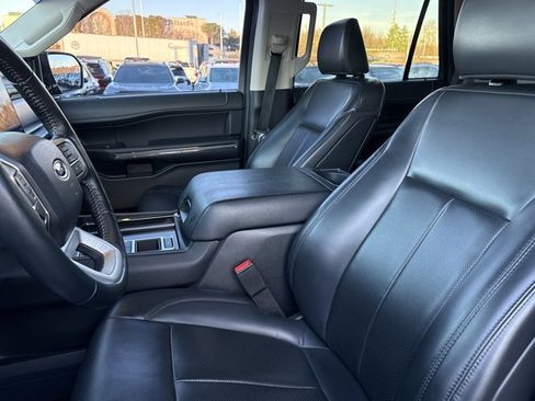 Used 2022 Ford Expedition XLT image 5