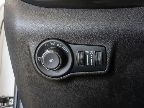 Used 2025 Jeep Compass Trailhawk AWD/4WD image 13