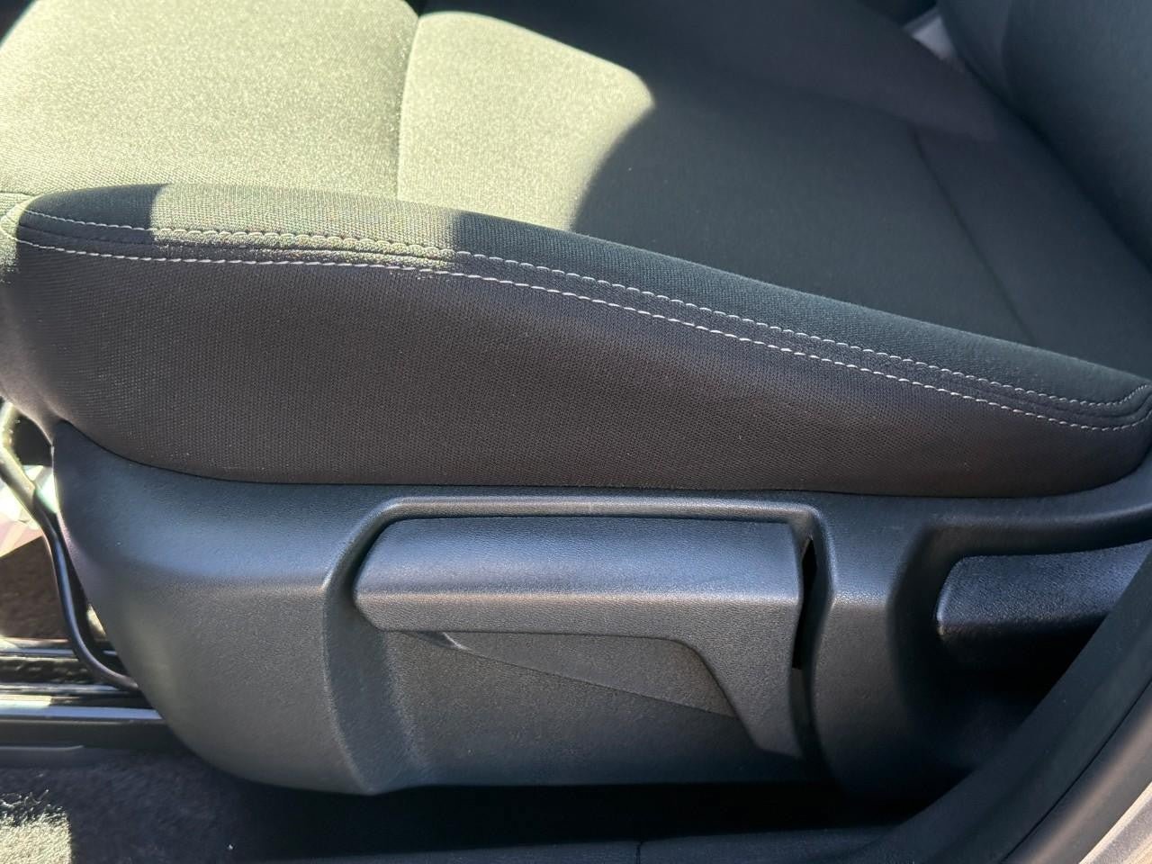Used 2024 Nissan Rogue S FWD image 17
