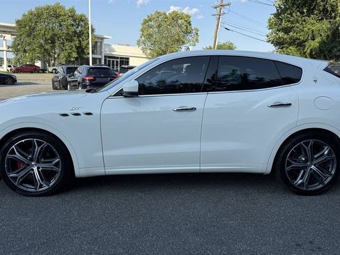 Used 2023 Maserati Levante GT AWD/4WD image 11